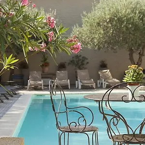 Logis Les Magnanarelles Hotel Maussane-les-Alpilles
